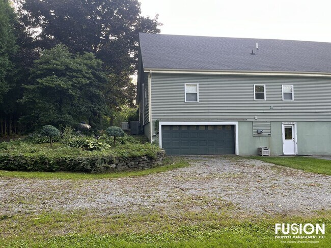Building Photo - 2331 Oak Hill Rd
