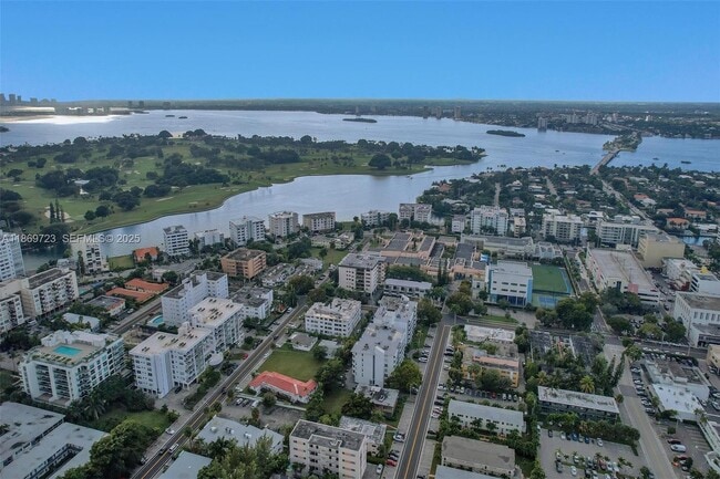 Building Photo - 9300 Bay Harbor Terrace