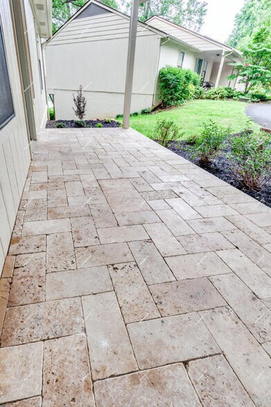 Building Photo - 8500 Olde Colony Trl