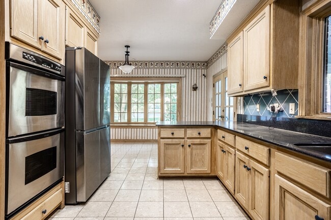 Building Photo - 9628 Summerlakes Dr