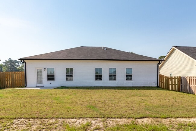 Building Photo - Like New, 4/2, Ranch Home In Grovetown!