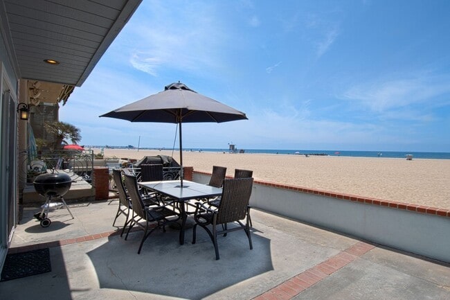 Building Photo - 3703 Seashore Dr