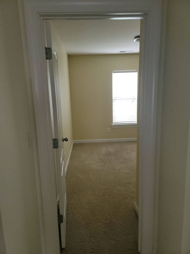 Building Photo - Nice Townhome off Providence Rd/485 South