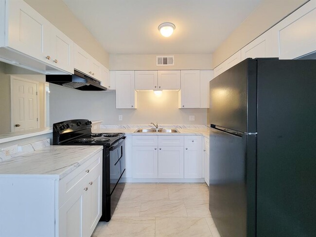 Building Photo - 3206 Lobit Dr