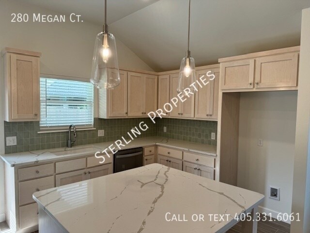 Building Photo - 280 Megan Ct