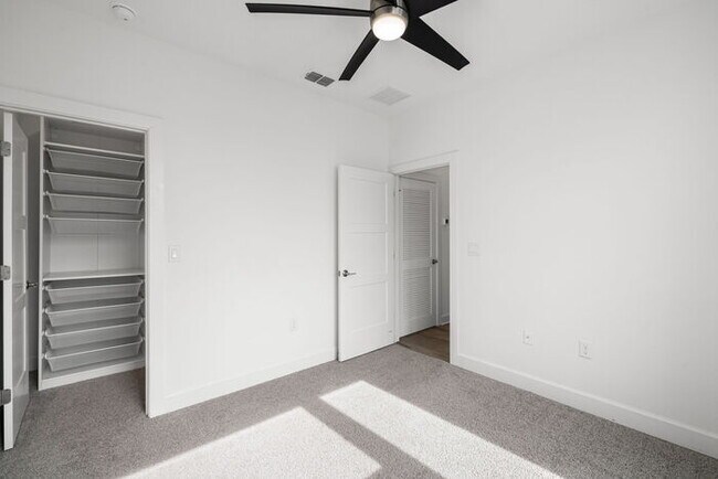 Building Photo - BEAUTIFUL Town Home For Rent in Downtown S...