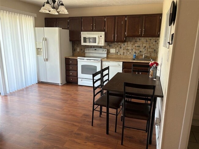 Building Photo - 21013 Highland Lake Dr