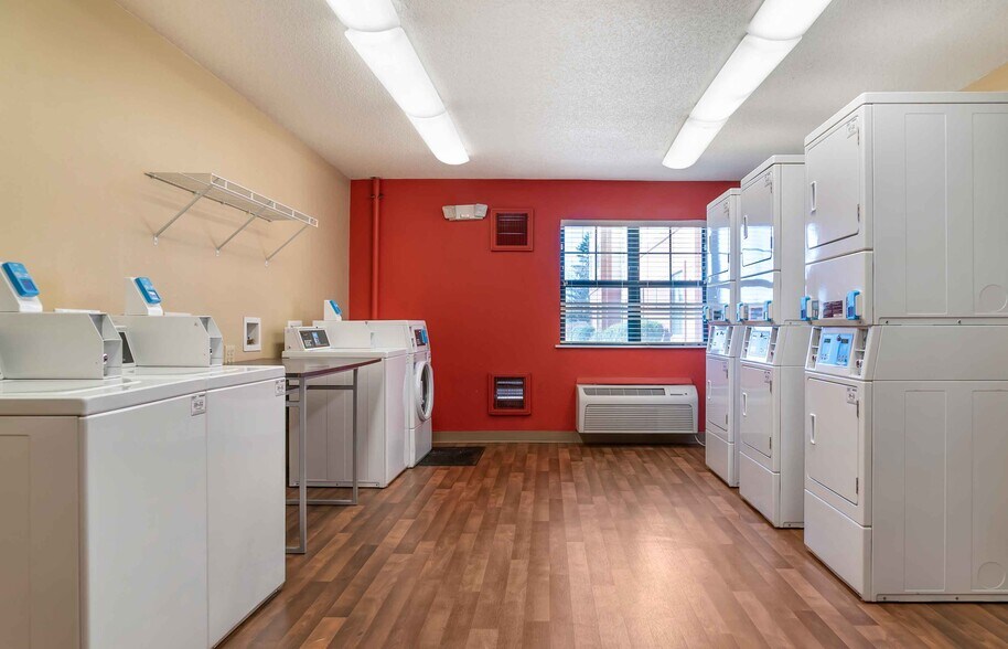 Building Photo - Furnished Studio-Toledo - Holland