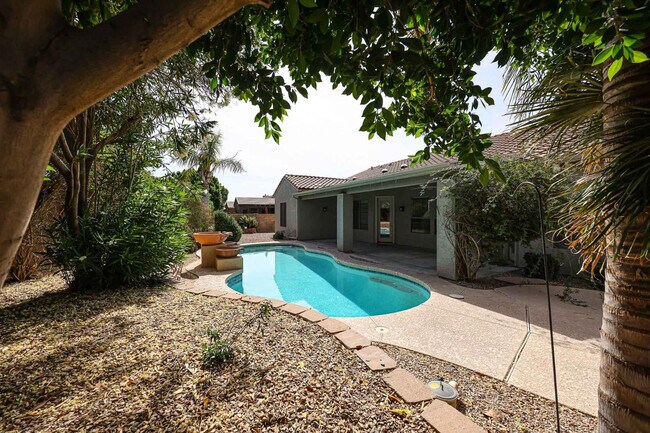 Building Photo - 4536 W Villa Linda Dr