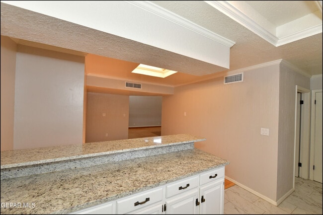 Building Photo - 5534 Oakbriar Cir