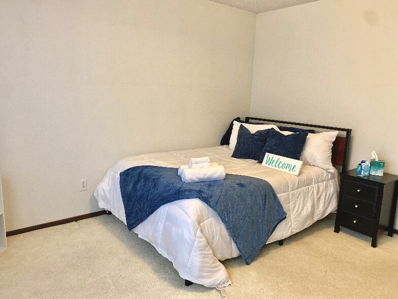 bedroom 1 - 626 S Beeman St