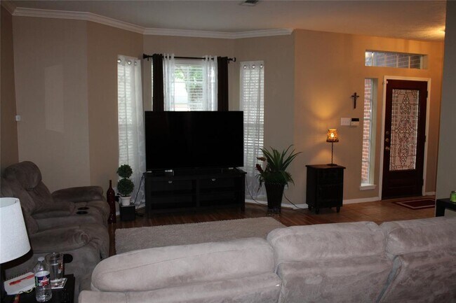 Building Photo - 6022 Spanish Oak Dr