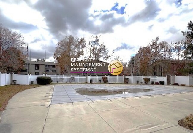 Building Photo - 2 Bedroom Condo in Gated Midvale Community