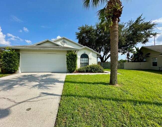 Building Photo - 5200 Lonesome Dove Dr