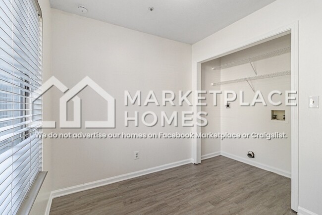 Building Photo - 5839 Trent Walk Dr