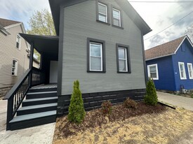 Building Photo - 3205 Trowbridge Ave
