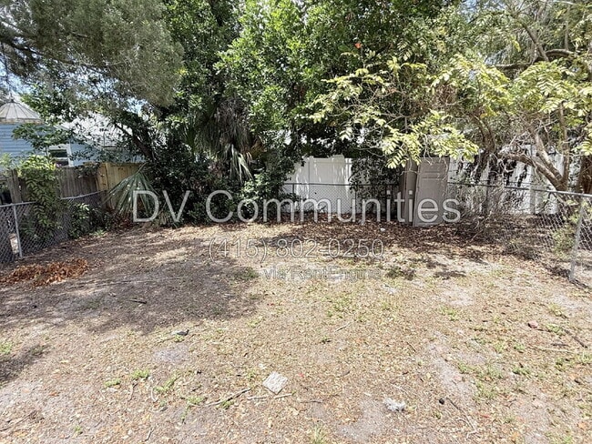 Building Photo - 1426 10th St W