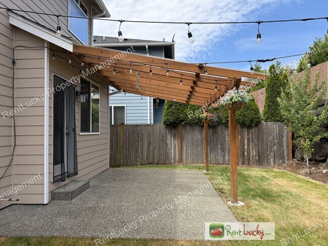 Building Photo - Amazing 5 Bedroom Home in Bothell with Gorgeous Finishes and Large Family Room!