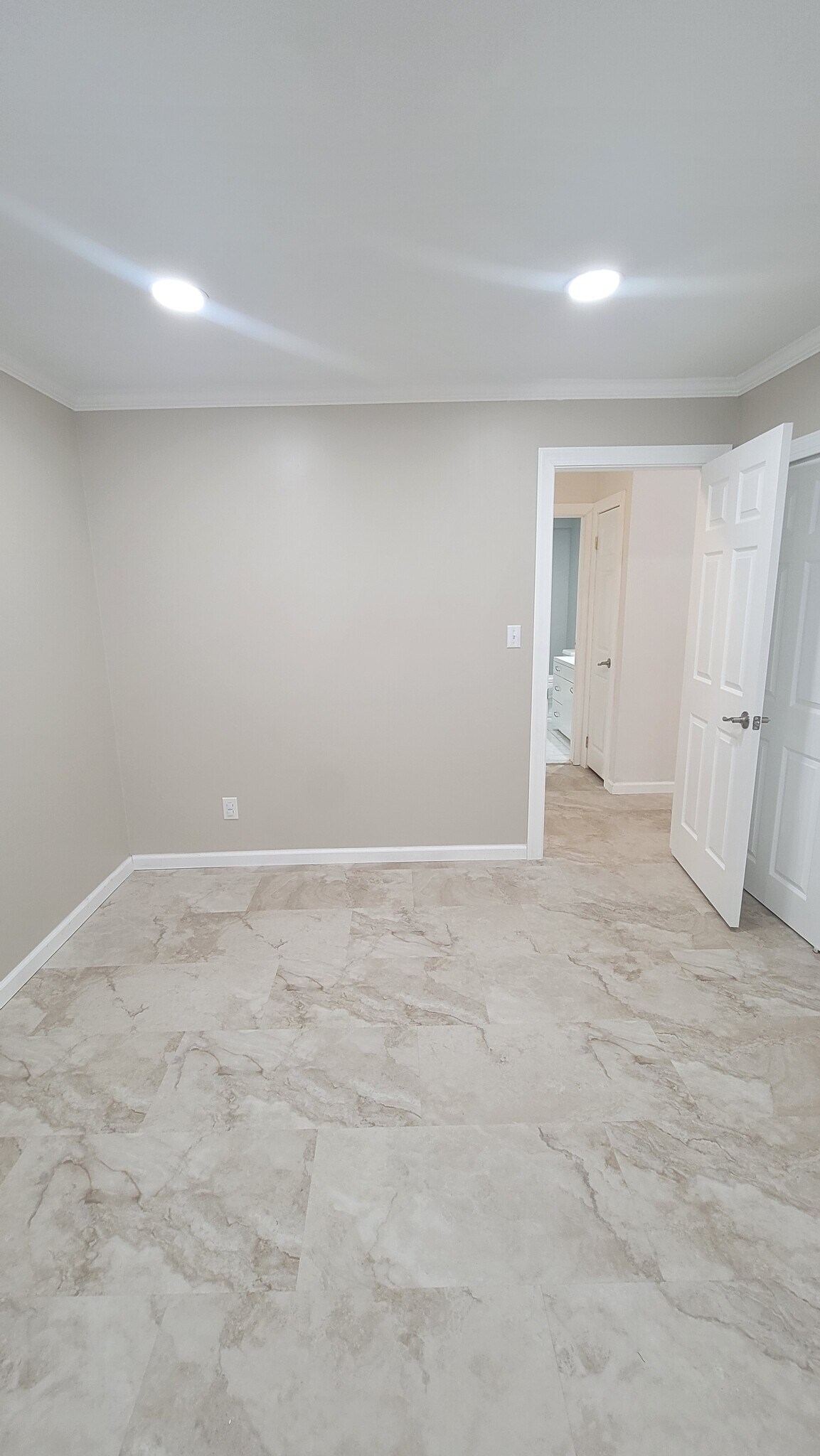 Building Photo - 15 Windsor Rd