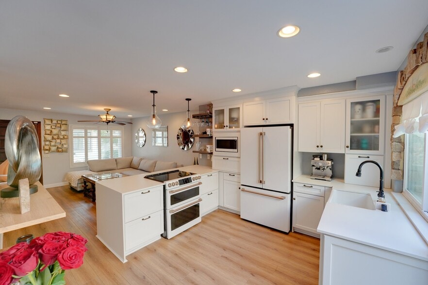 Building Photo - 8490 Via Sonoma