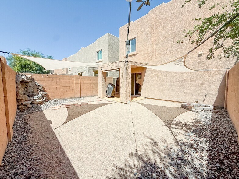 Building Photo - 15626 N 29th St