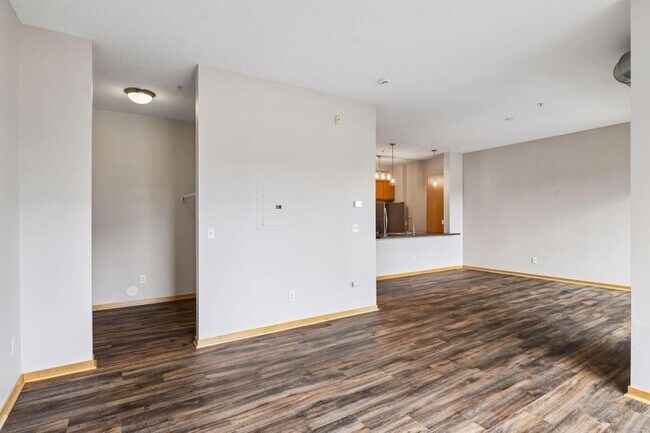 Building Photo - 4525 Park Commons Dr