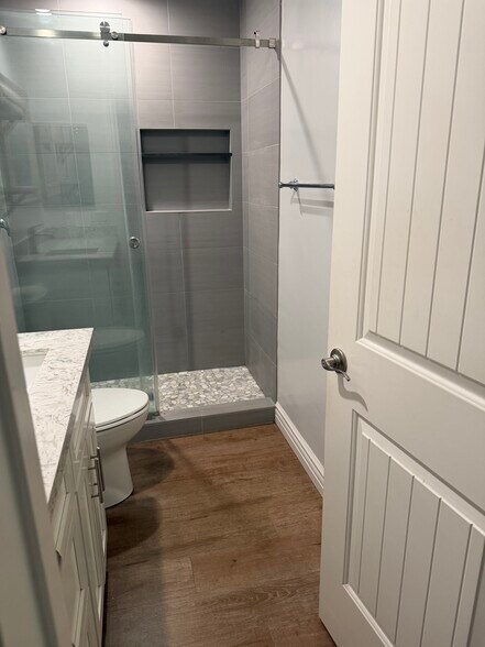 Additional bathroom photo - 140 N Alta Vista Ave