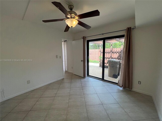 Building Photo - 773 SW 120th Way