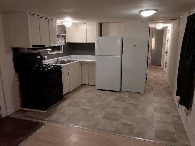 Building Photo - 675 7th St