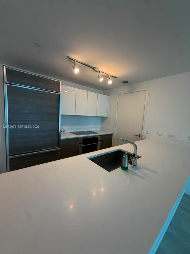 Building Photo - 1100 S Miami Ave