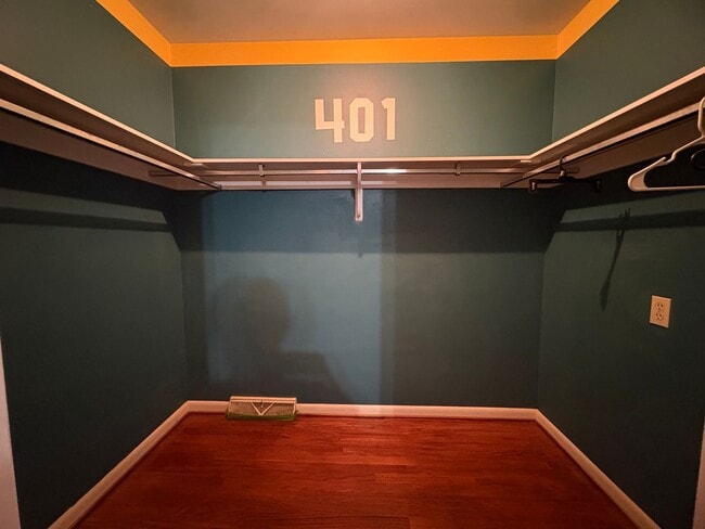 Building Photo - 4 Bedroom Single Family Home Available in ...