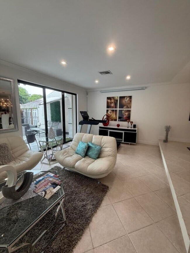 Building Photo - 12394 Westhampton Cir