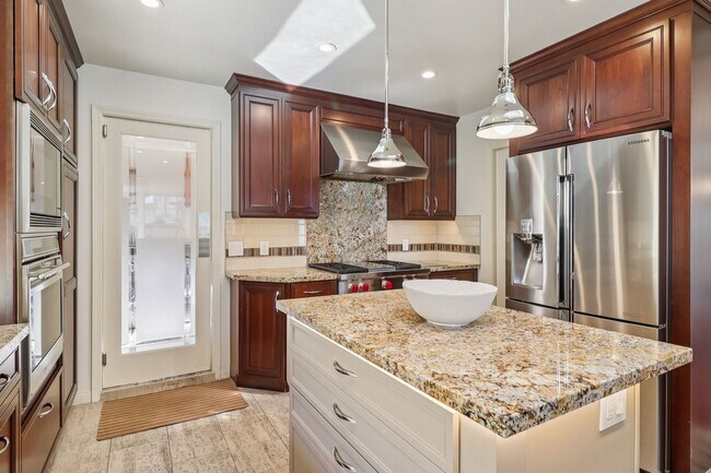 Building Photo - La Jolla Home with Ocean Views! Solar and AC