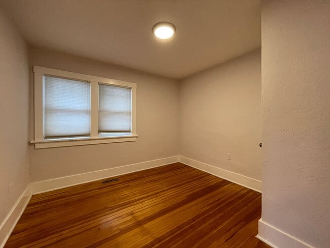 Building Photo - 6 Bedroom/2.5 Bath Home in North Fort Coll...