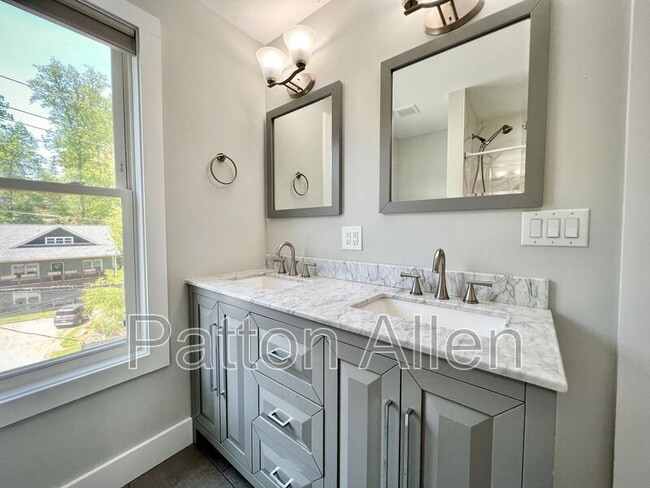 Building Photo - 308 London Rd