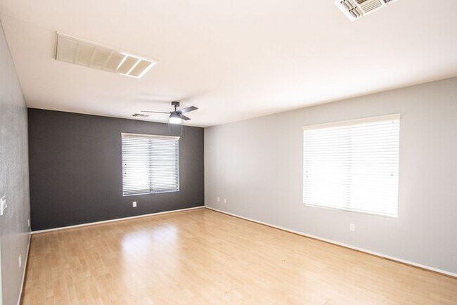 Building Photo - Welcome to this beautiful 4 bedroom, 3 bathroom home in San Tan Valley, AZ.