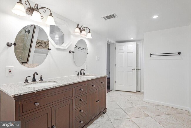 Building Photo - 8115 King Arthurs Ct