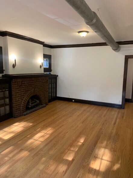 Building Photo - 6435 N Seeley Ave