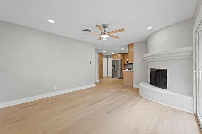 Building Photo - 5451 Redstart St