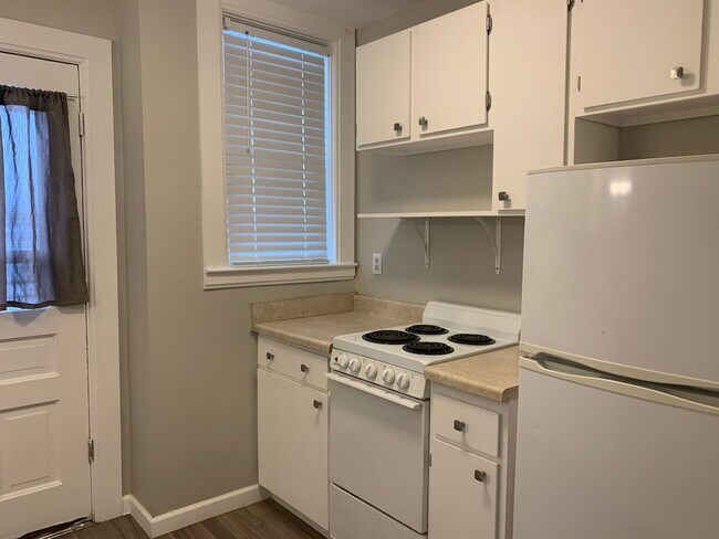 Building Photo - 950