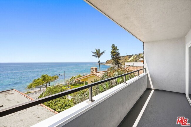 Building Photo - 18004 Coastline Dr