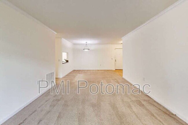 Building Photo - 18310 Streamside Dr