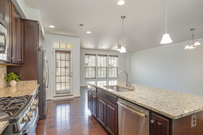 Building Photo - 25890 Racing Sun Dr