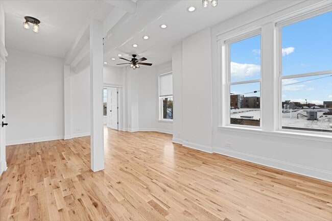 Building Photo - 2346 W Fullerton Ave