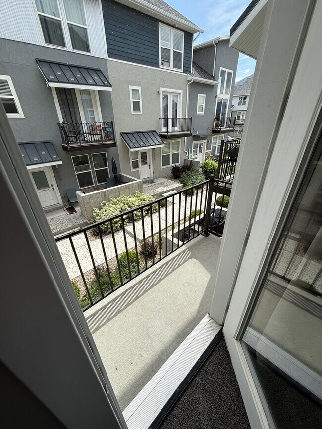 Building Photo - 903 S 2580 E