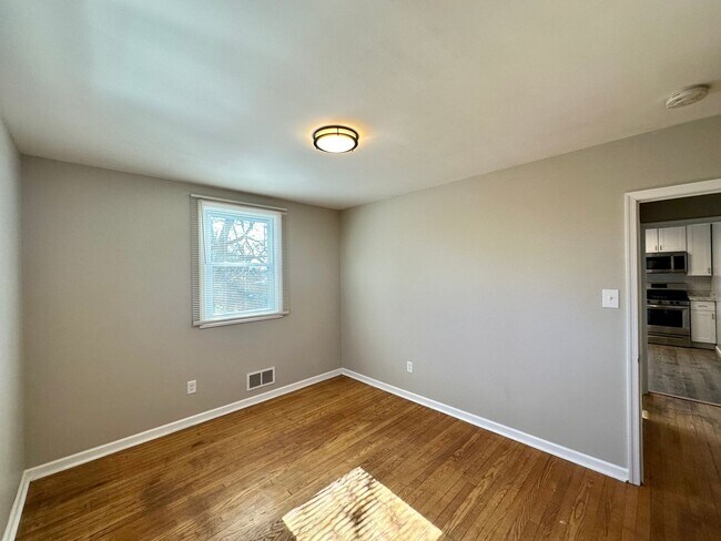 Building Photo - Charming 3 Bedroom/1 Bathroom Home in Essex, Baltimore, MD!