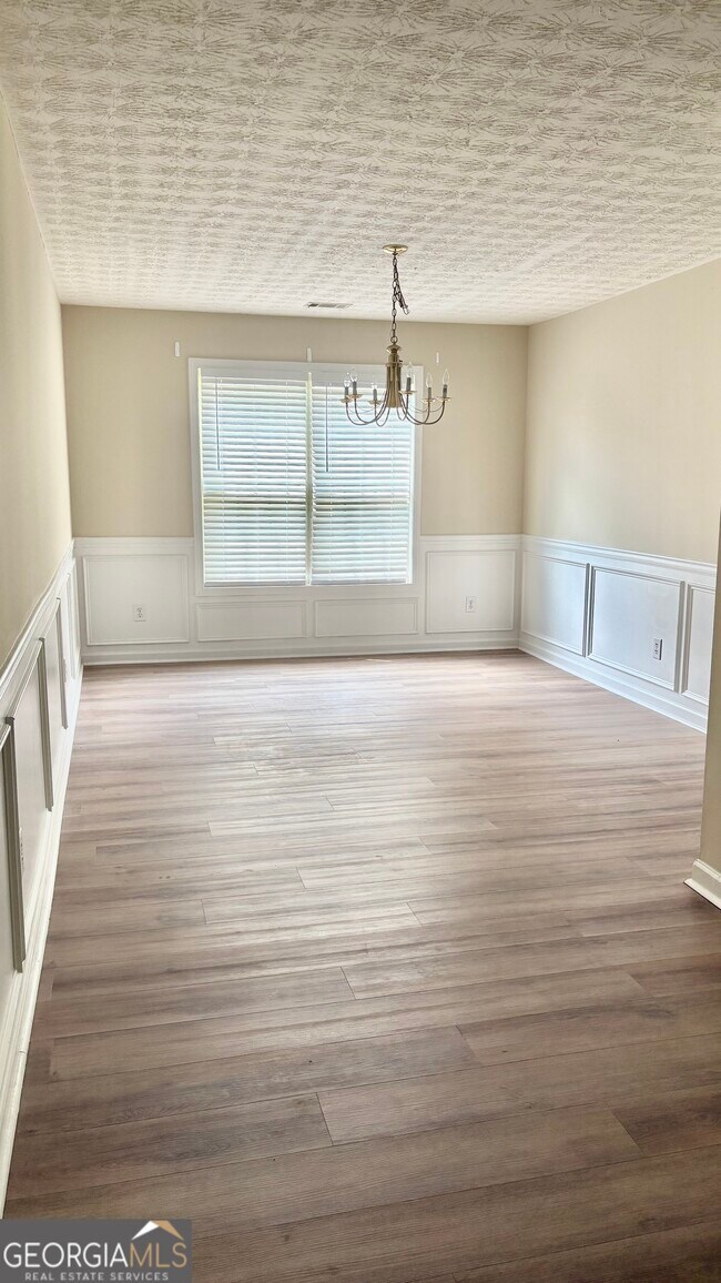 Building Photo - 2336 Pettit Dr