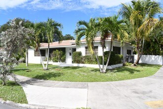 Building Photo - Beautiful home in quiet neighborhood