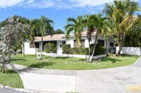 Building Photo - Beautiful home in quiet neighborhood