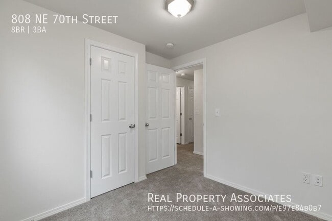 Building Photo - 808 NE 70th St